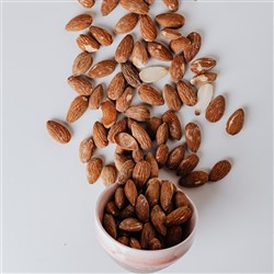 Almond Raw with skin 1K D