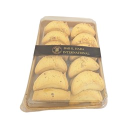 Plain Almond Crescent 22s 661